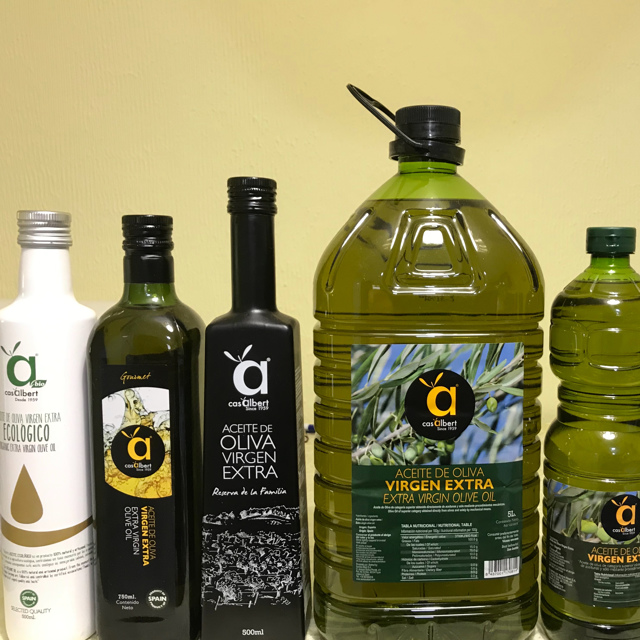 Испанское оливковое масло. Испанское оливковое масло Extra Virgin. Масло бо 0.25 оливковое. Бутылка оливкового масла.